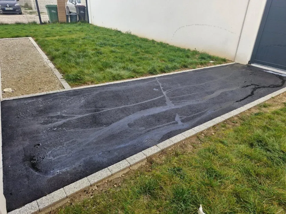 Création d'une cours en enrobé dans l'Yonne (1)