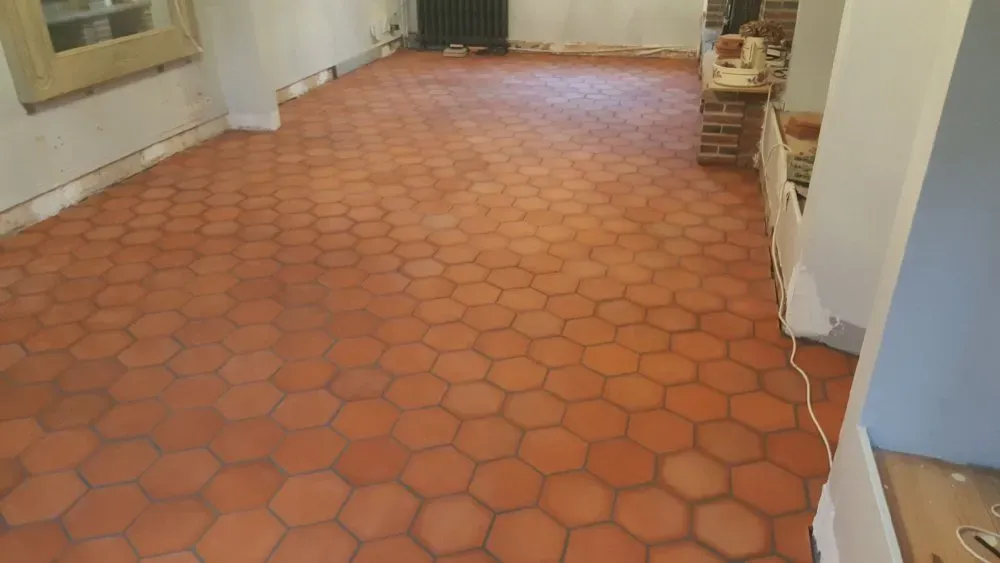 Pose de tomettes anciennes dans une maison individuelle dans l'Yonne