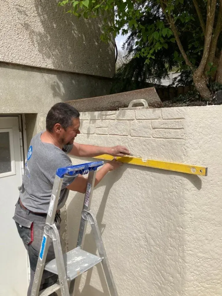 Création d'un mur en crépis sculpté dans une maison individuelle prés de Troyes (3)