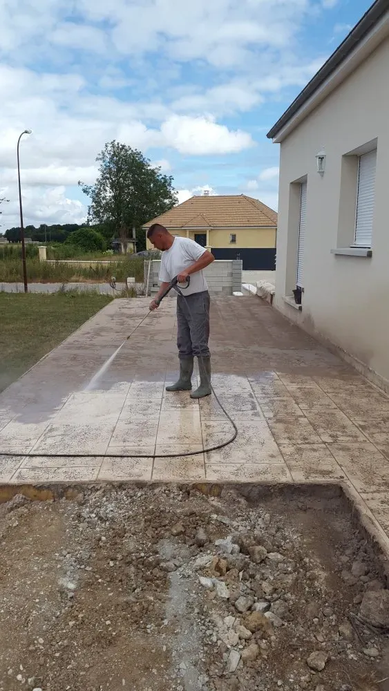 Création d'une terrasse en béton décoratif dans une maison individuelle près de Troyes