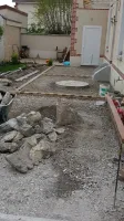 Réalisation d'une cours en béton désactivé en mignonette dans une maison individu (1