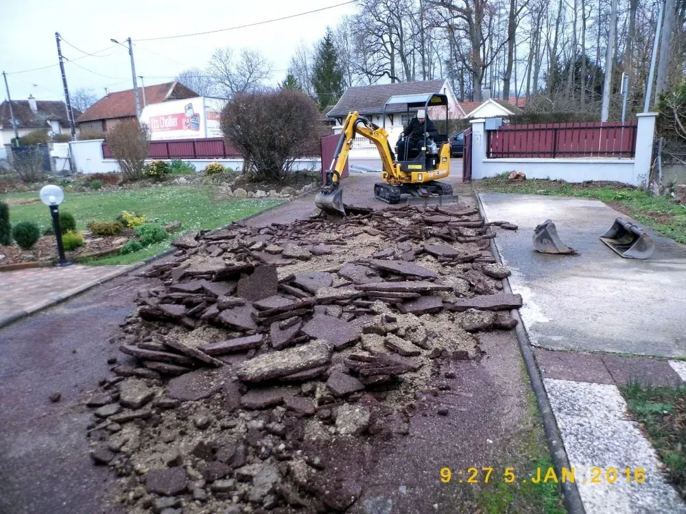 Aménagement d'une cour en béton désactivé dans une maison individuelle vers Troyes (1)