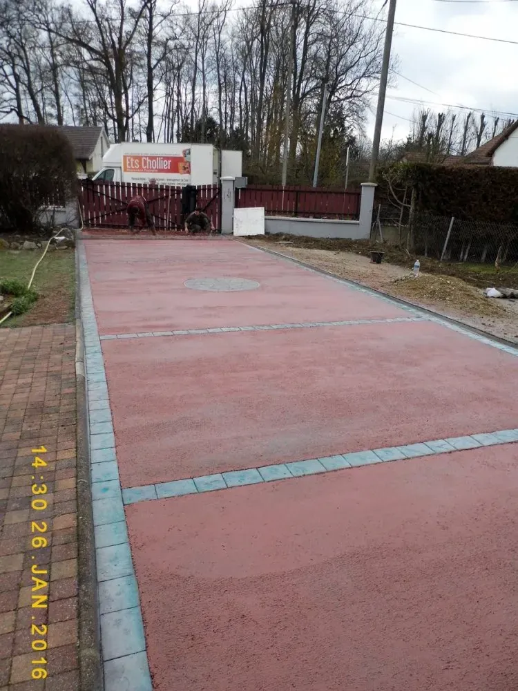 Aménagement d'une cour en béton désactivé dans une maison individuelle vers Troyes (3)