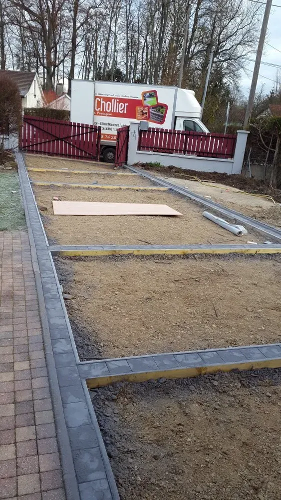 Aménagement d'une cour en béton désactivé dans une maison individuelle vers Troyes (7)