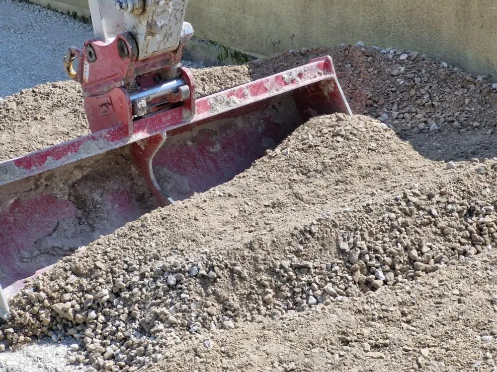 Création d'un terre plein pour stationnement dans la région de Troyes (3)