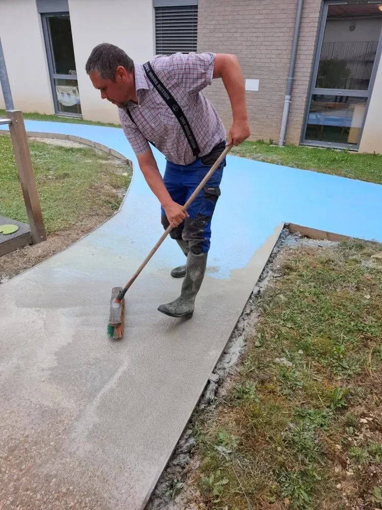 Pose d'un béton désactivé dans un EHPAD de la région de Troyes (8)