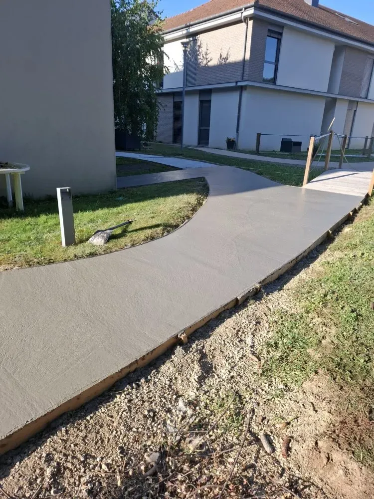 Pose d'un béton désactivé dans un EHPAD de la région de Troyes (3)
