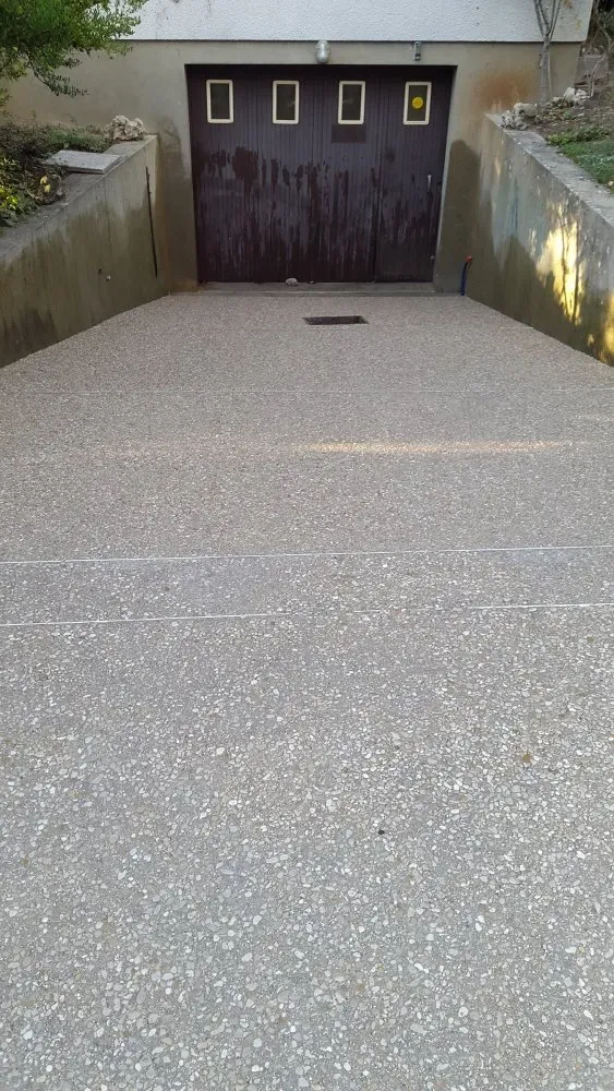 Cours en béton désactivé dans une maison individuelle près de Troyes (3)
