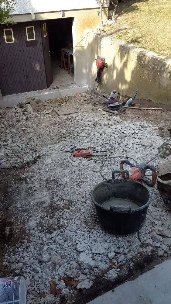 Cours en béton désactivé dans une maison individuelle près de Troyes (4)