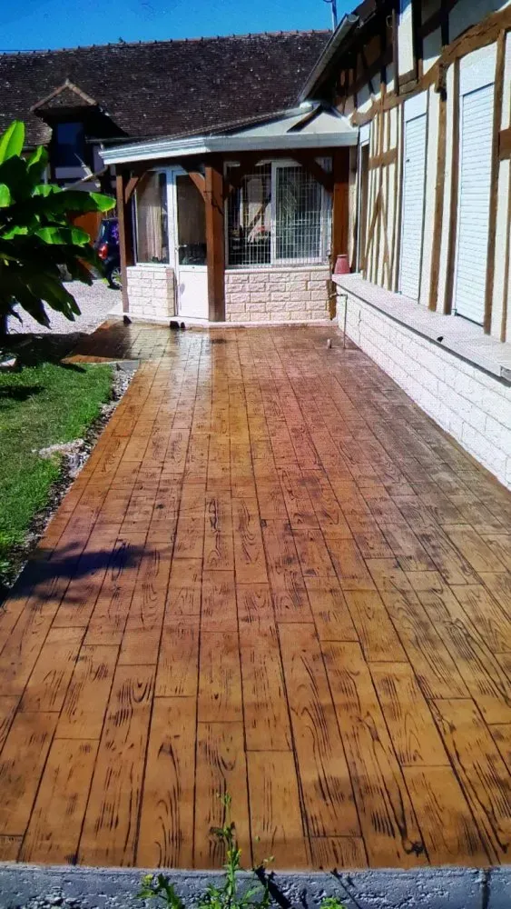 Création d'une terrasse en béton imprimé dans une maison particulière près de Troyes (5)