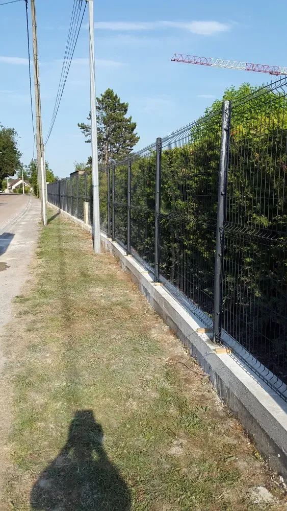 Pose d'une clôture en panneaux rigides près de Troyes